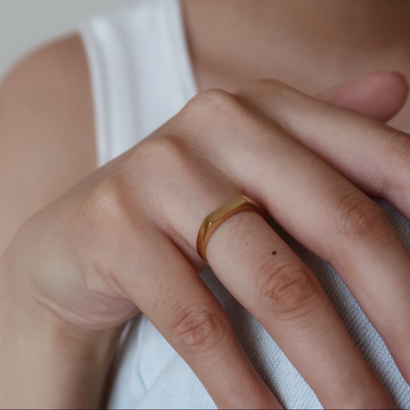 18K Gold Plated Band Ring - Picture 7 of 8